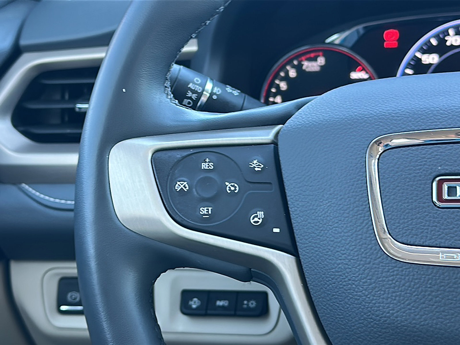 Used 2023 GMC Acadia Denali w/ Denali Ultimate Package image 31