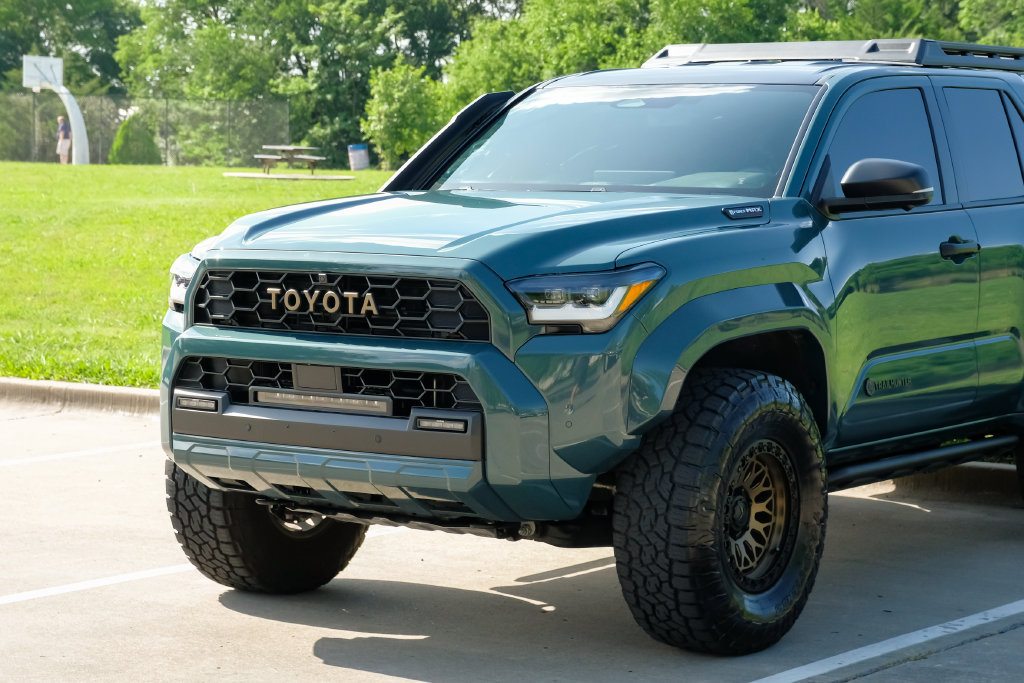 Used 2025 Toyota 4Runner Trailhunter AWD/4WD image 7