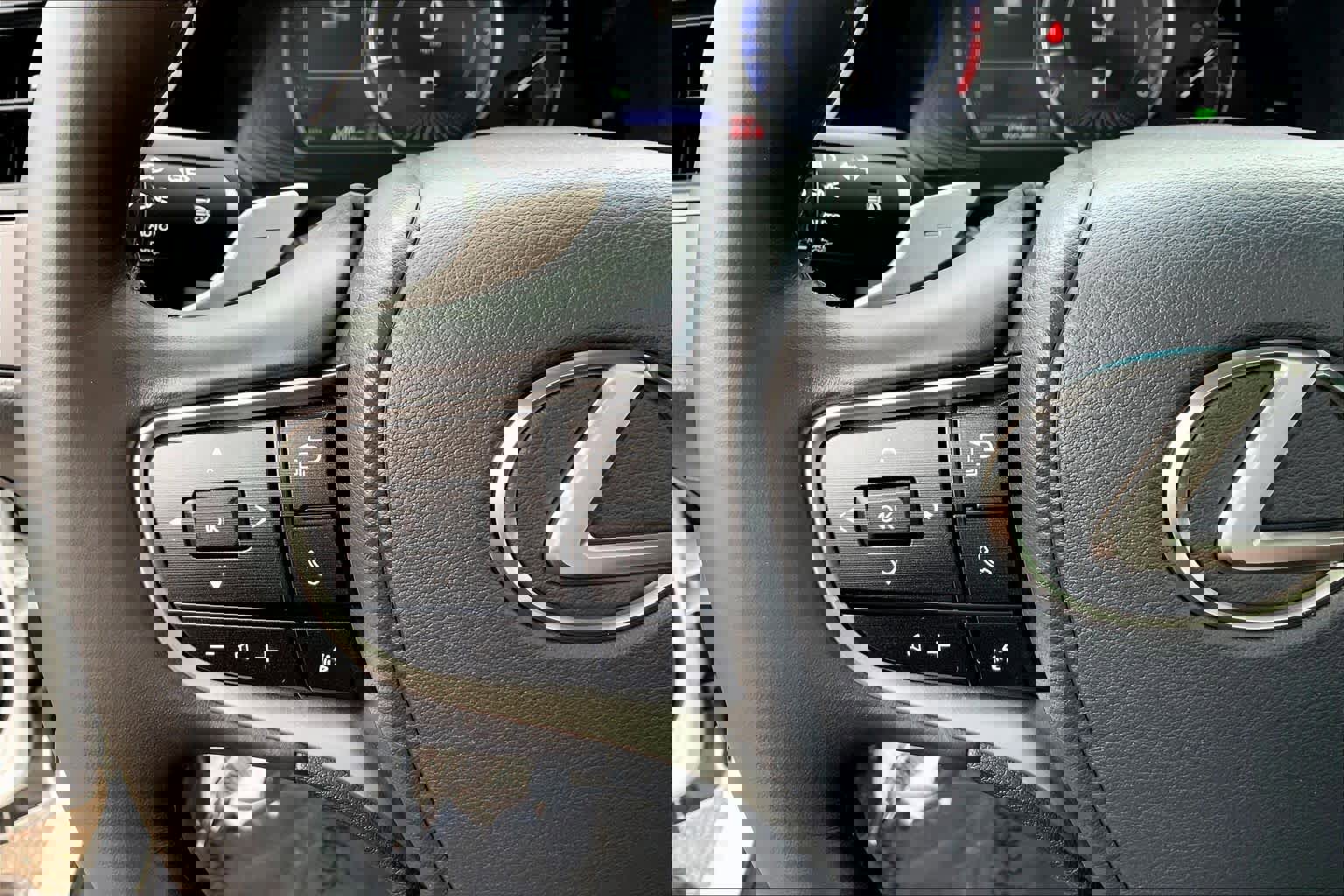 Certified 2025 Lexus ES 350 w/ Premium Package image 24