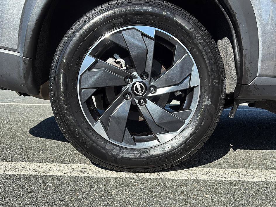 Certified 2025 Nissan Rogue SV AWD/4WD image 11