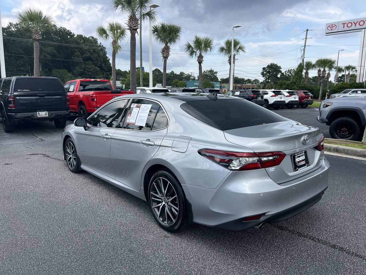 Used 2021 Toyota Camry XLE w/ Navigation Package FWD image 8