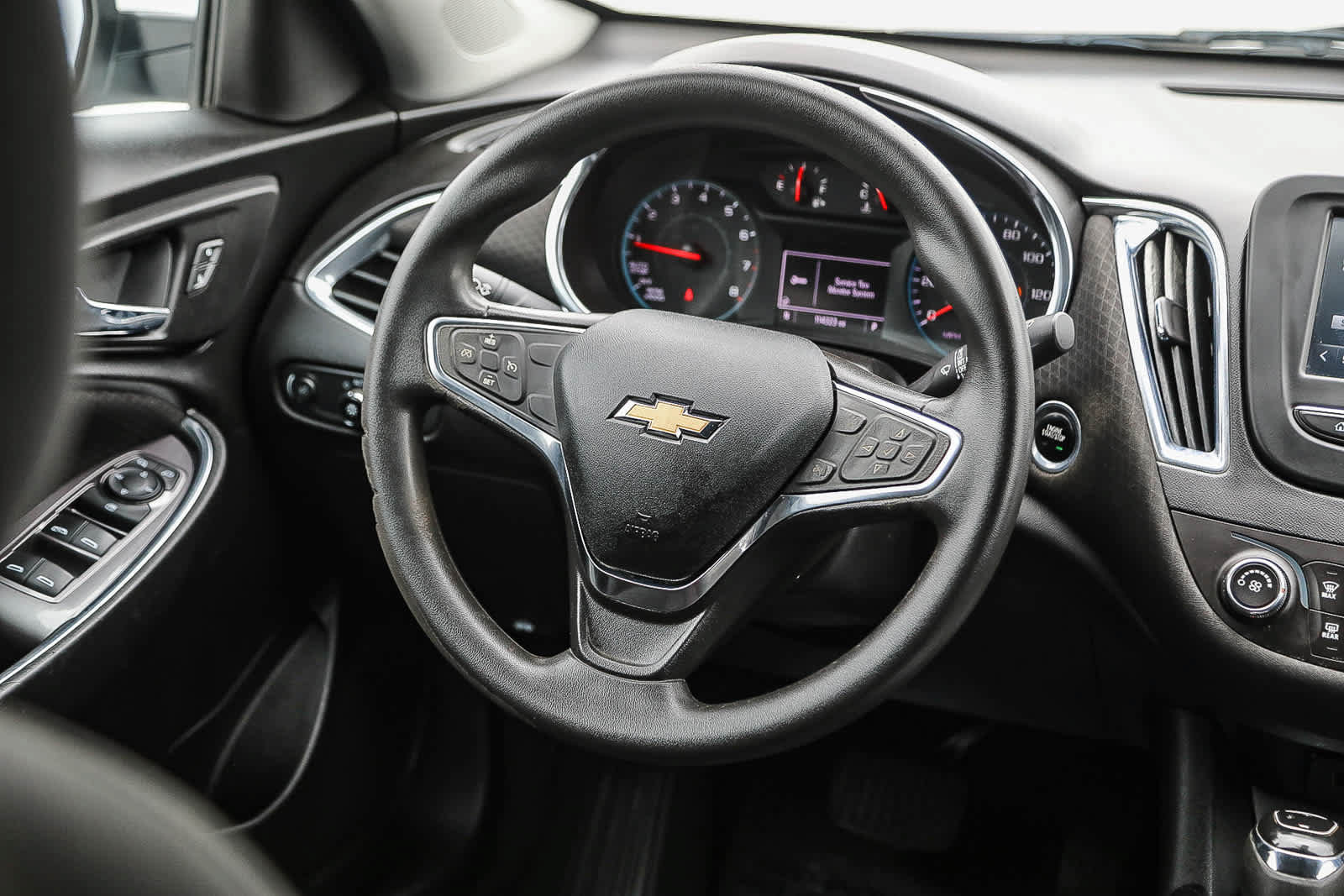 Used 2018 Chevrolet Malibu LT FWD image 15