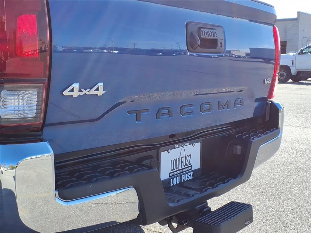Used 2018 Toyota Tacoma SR image 35