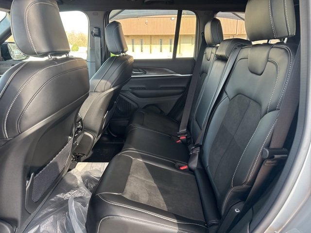 New 2026 Jeep Grand Cherokee Laredo image 12