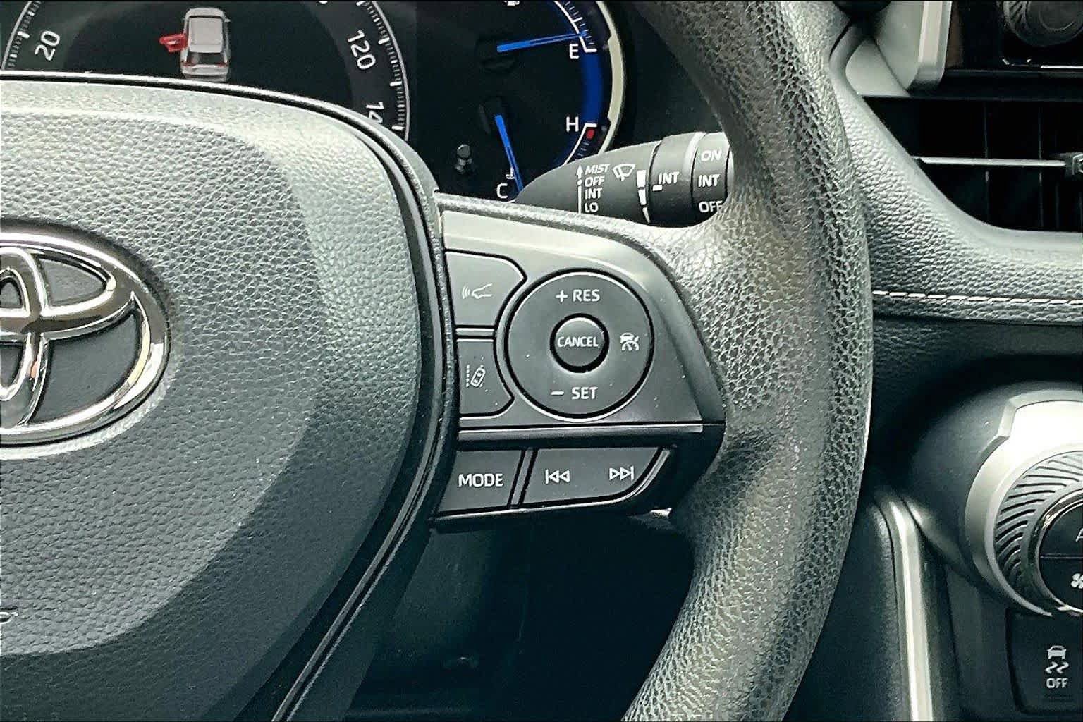 Certified 2025 Toyota RAV4 XLE AWD/4WD image 24