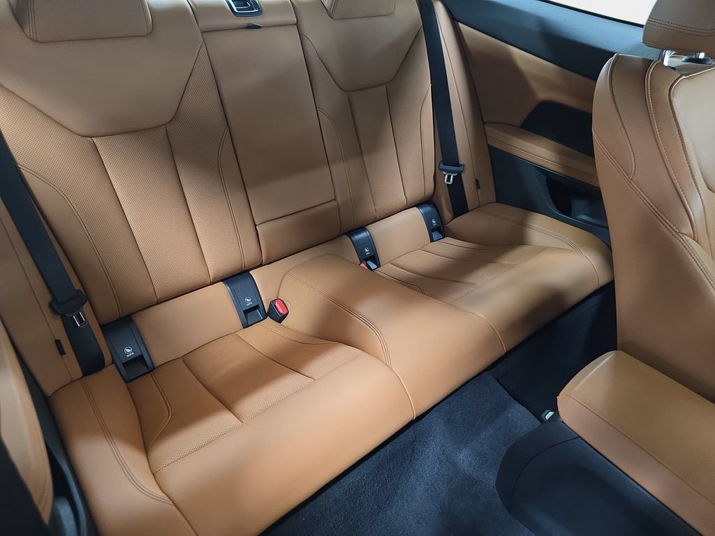 Used 2024 BMW 430i Coupe w/ Convenience Package RWD image 16