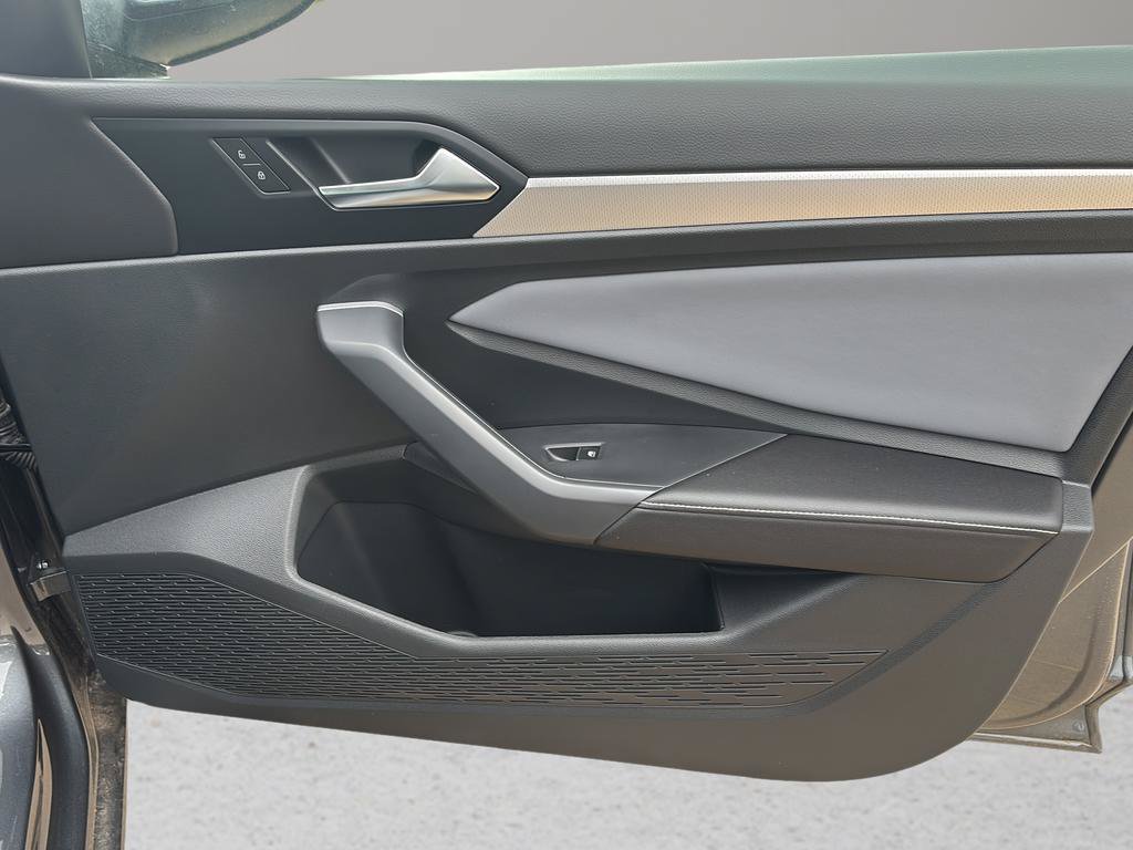 New 2026 Volkswagen Jetta SE FWD image 10