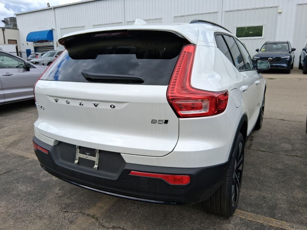 New 2026 Volvo XC40 B5 Ultra w/ Protection Package Premier AWD/4WD image 6