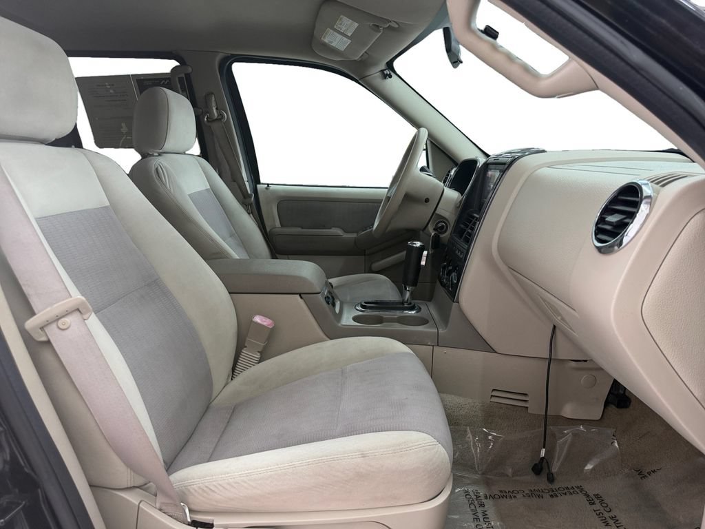 Used 2007 Ford Explorer XLT AWD/4WD image 16