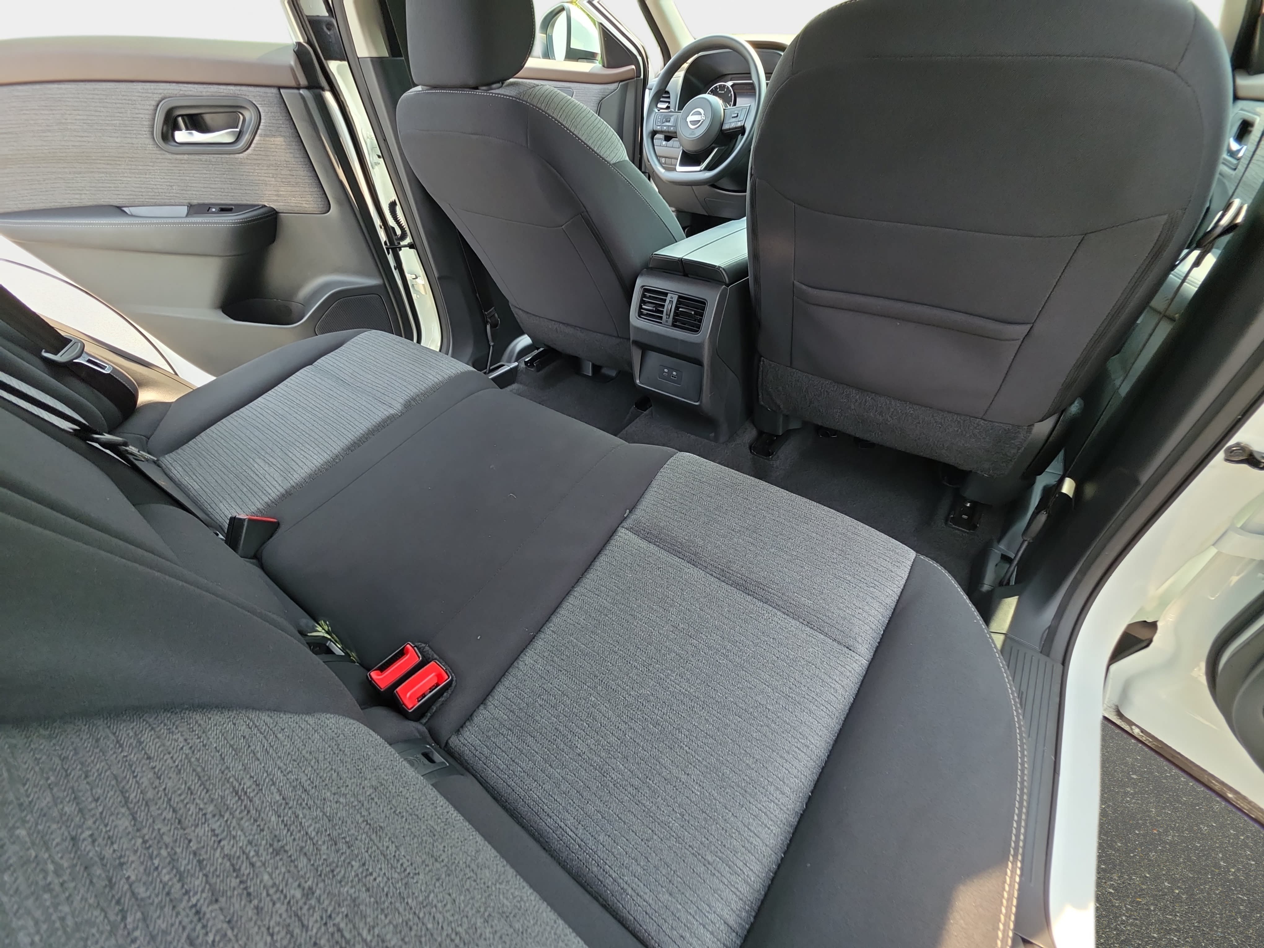 Used 2023 Nissan Rogue SV FWD image 11