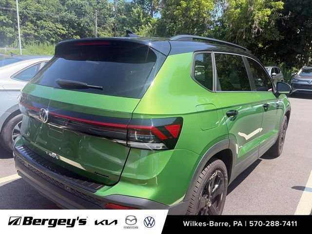 Certified 2025 Volkswagen Taos SE AWD/4WD image 5