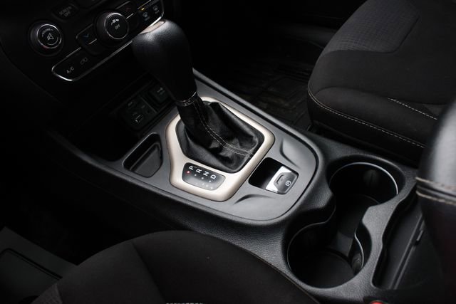 Used 2015 Jeep Cherokee Latitude FWD image 17