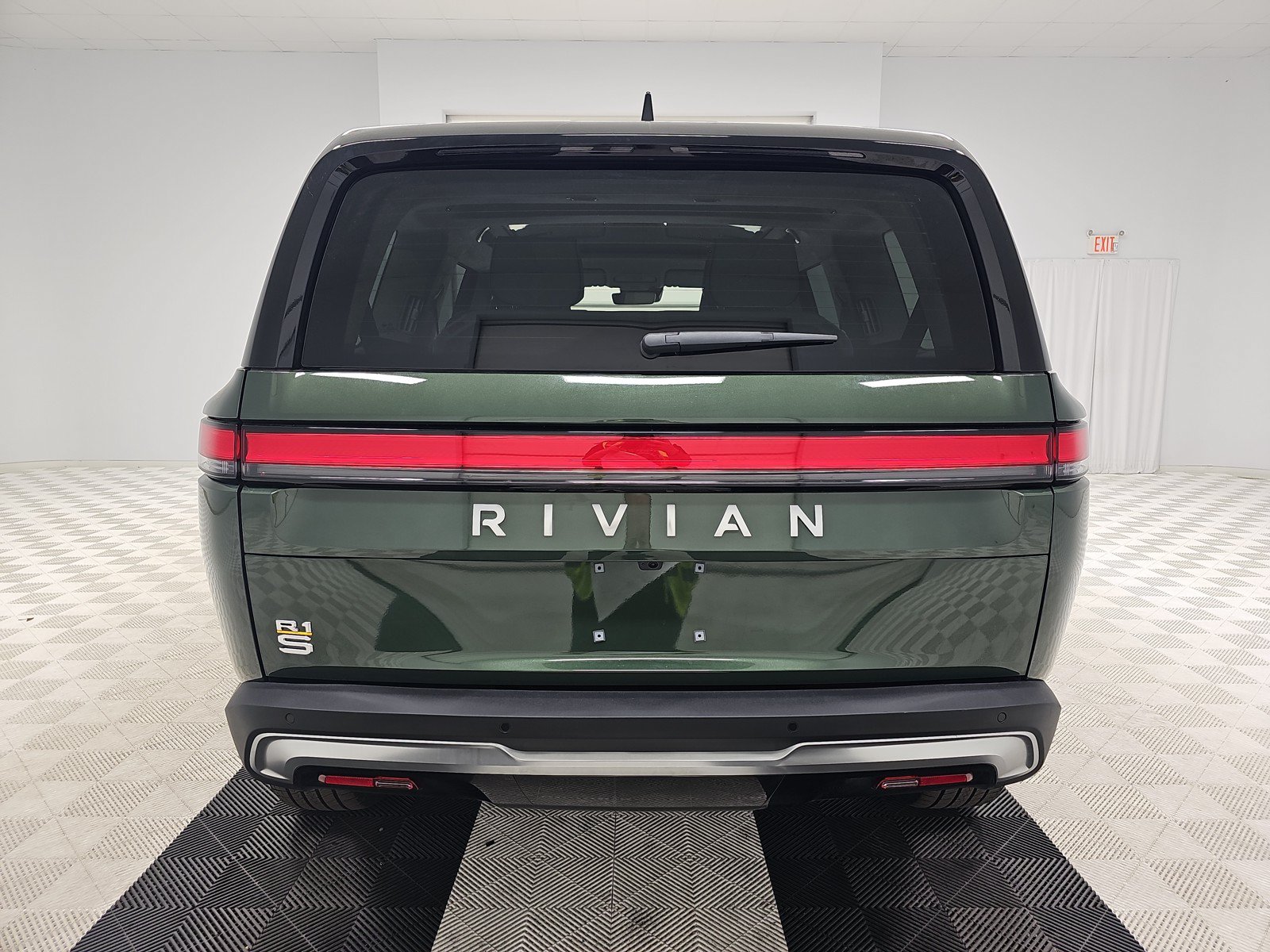 Used 2024 Rivian R1S Adventure AWD/4WD image 4