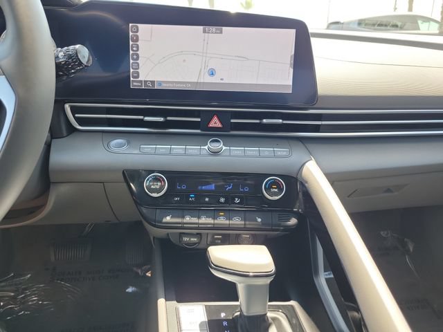 Used 2023 Hyundai Elantra SEL w/ Convenience Package FWD image 15