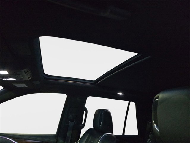 Used 2022 Cadillac Escalade Premium Luxury image 34