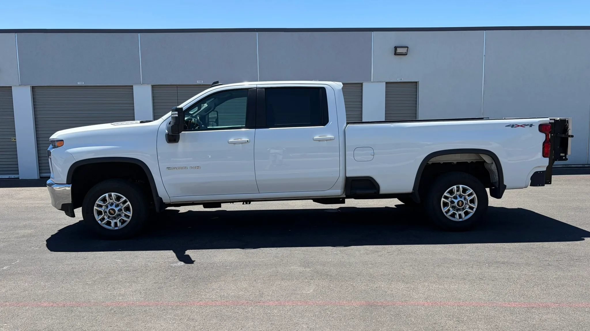 Used 2023 Chevrolet Silverado 2500 LT AWD/4WD image 2
