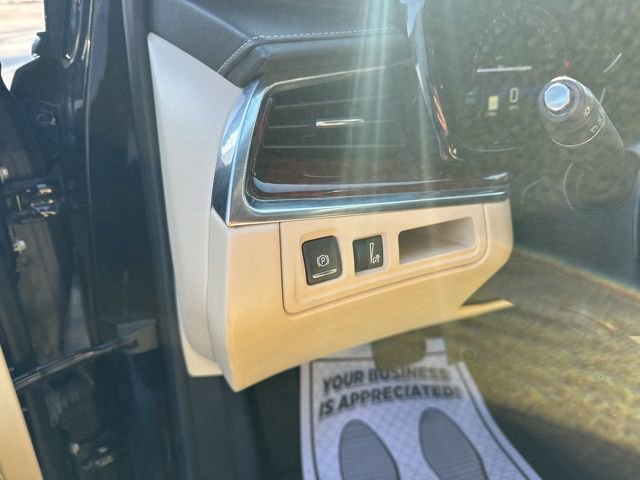 Used 2018 Cadillac XT5 Luxury w/ Driver Awareness Package image 8