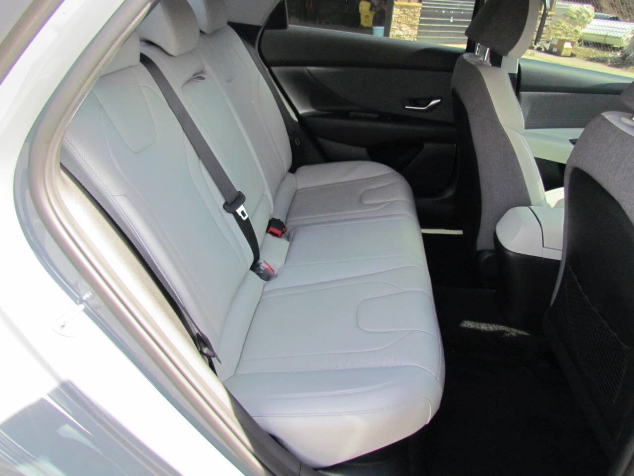 Used 2021 Hyundai Elantra Limited image 15