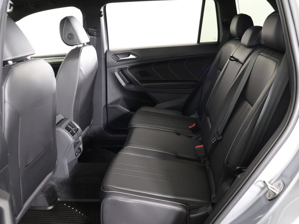 Used 2024 Volkswagen Tiguan SE R-Line AWD/4WD image 36