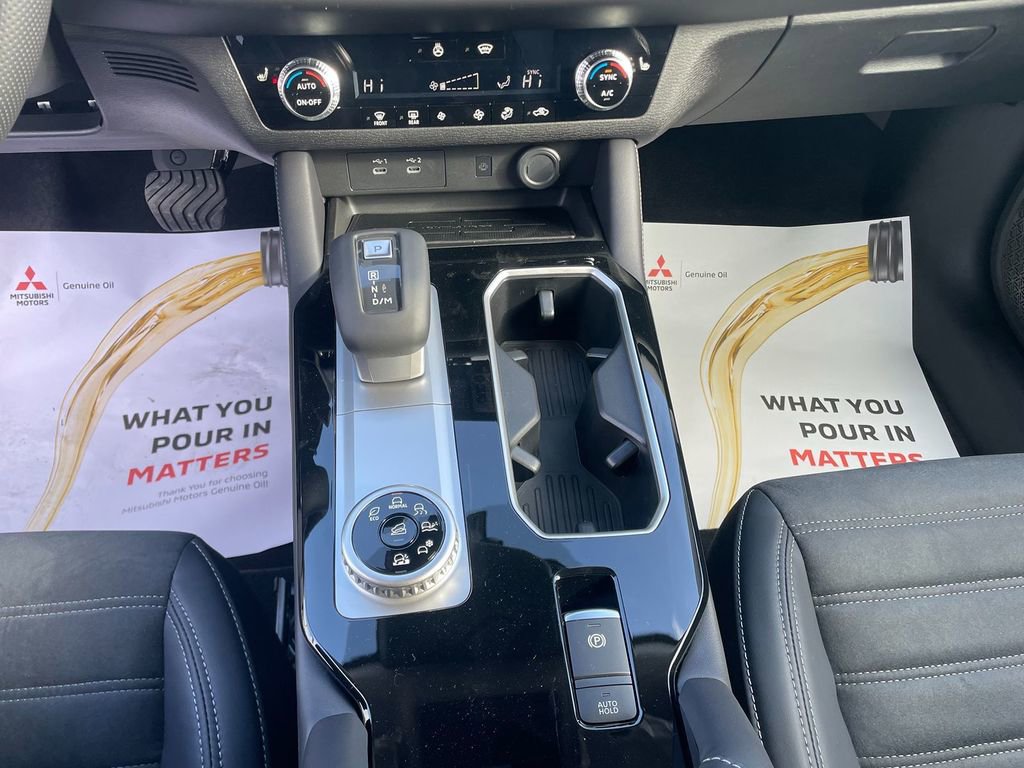 New 2026 Mitsubishi Outlander SE image 22