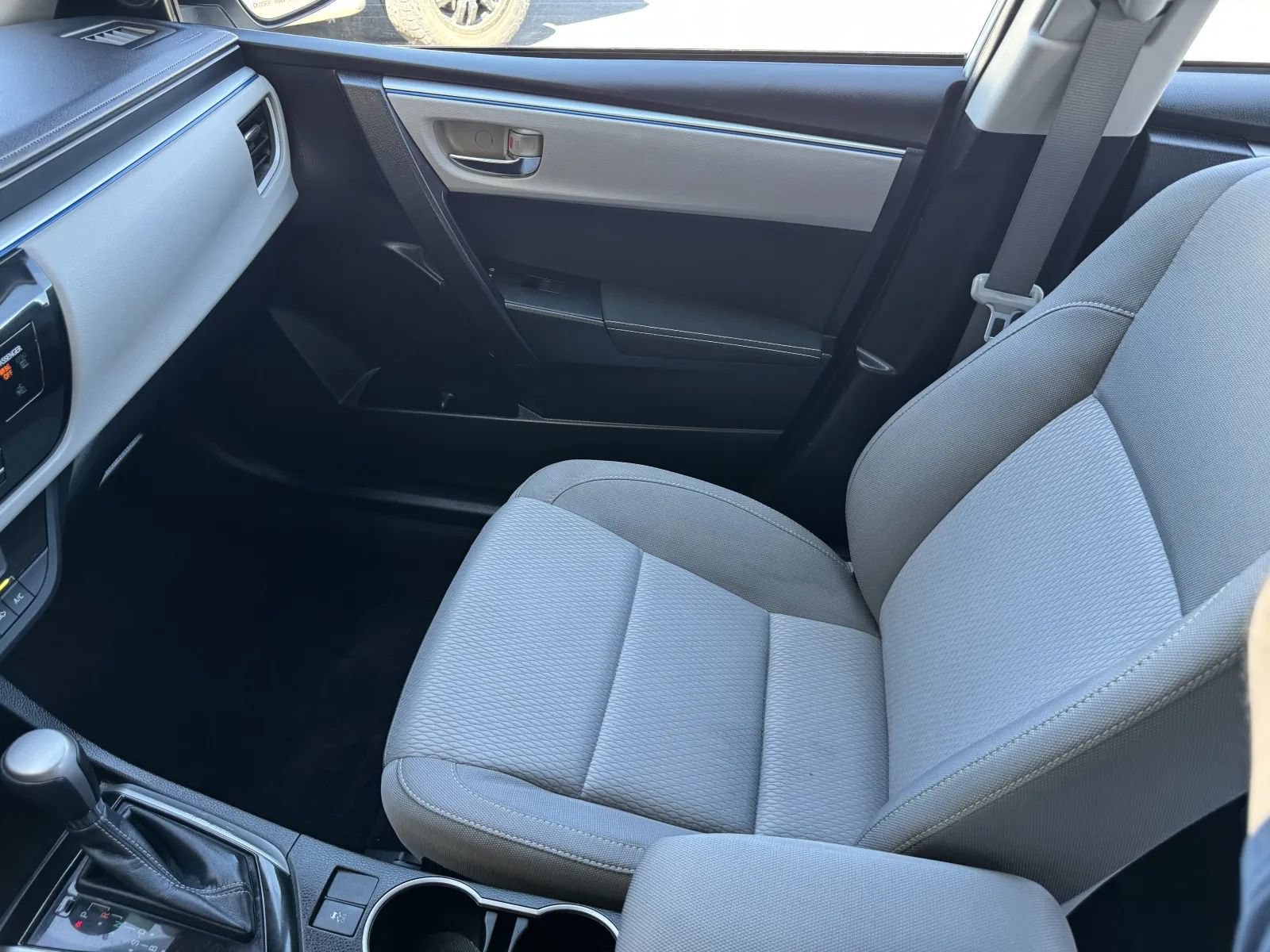 Used 2016 Toyota Corolla LE FWD image 30