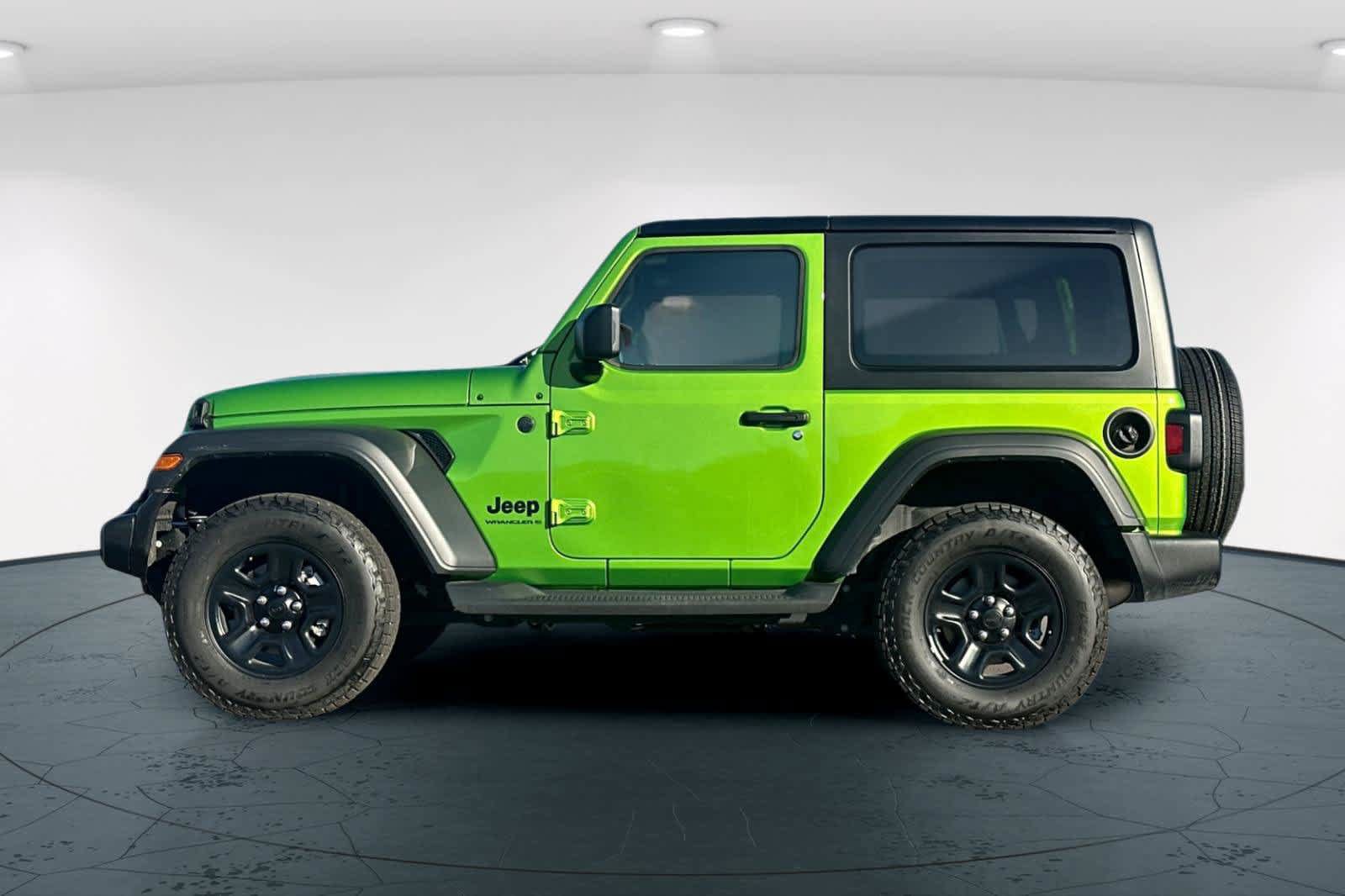 Used 2025 Jeep Wrangler Sport AWD/4WD image 9