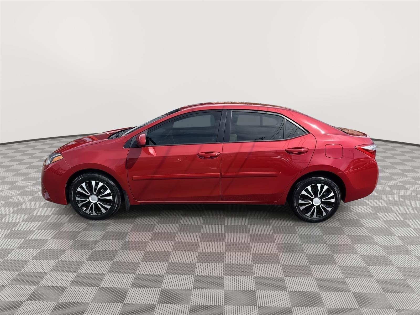 Used 2015 Toyota Corolla LE image 12