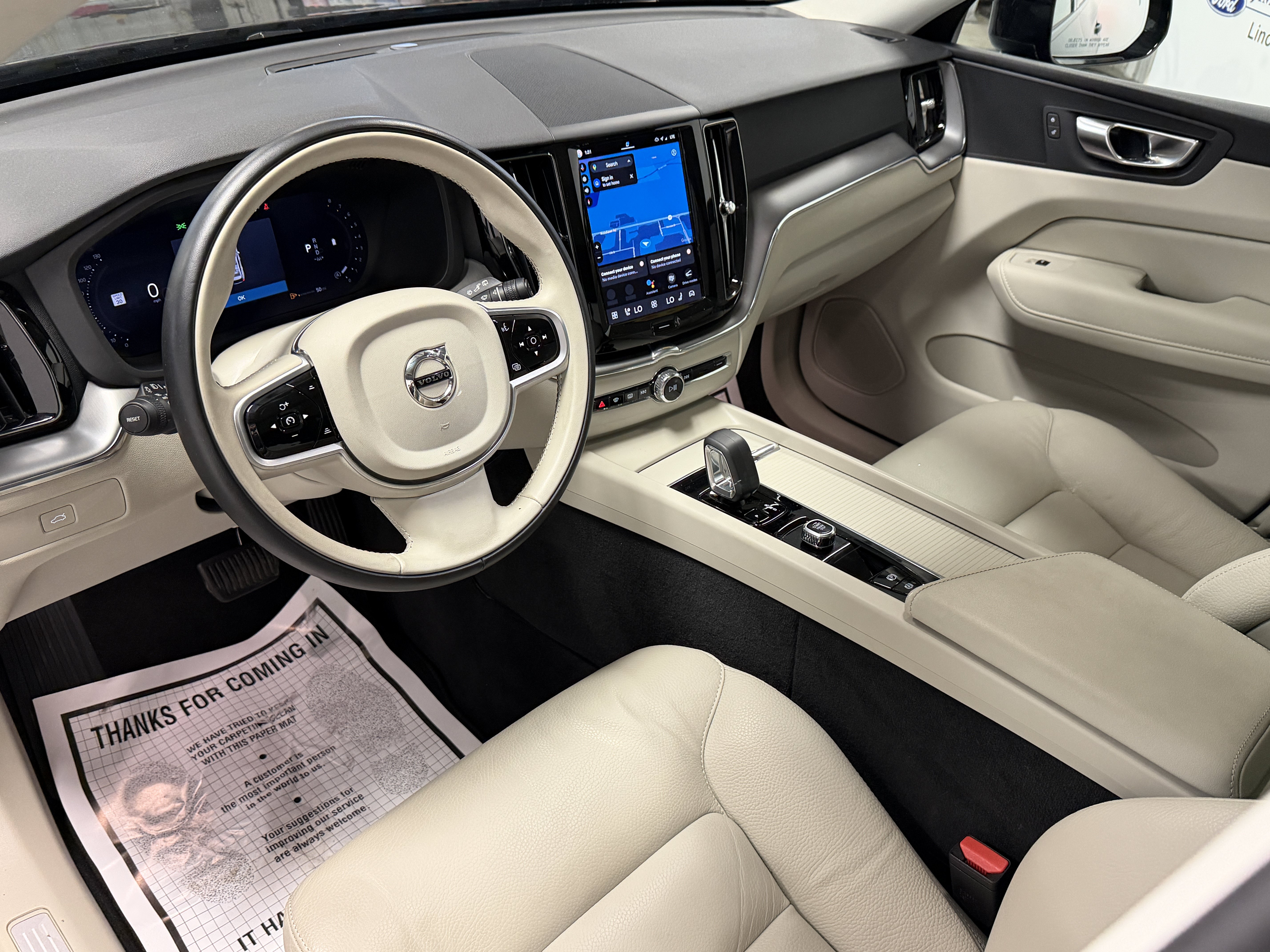 Used 2025 Volvo XC60 B5 Core w/ Protection Package Premier AWD/4WD image 4