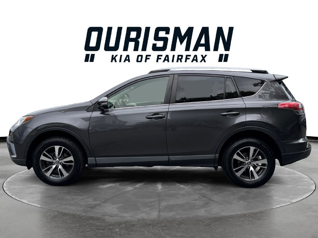 Used 2017 Toyota RAV4 XLE AWD/4WD image 3