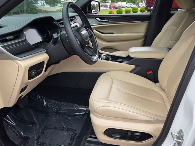 Used 2023 Jeep Grand Cherokee L Limited AWD/4WD image 16