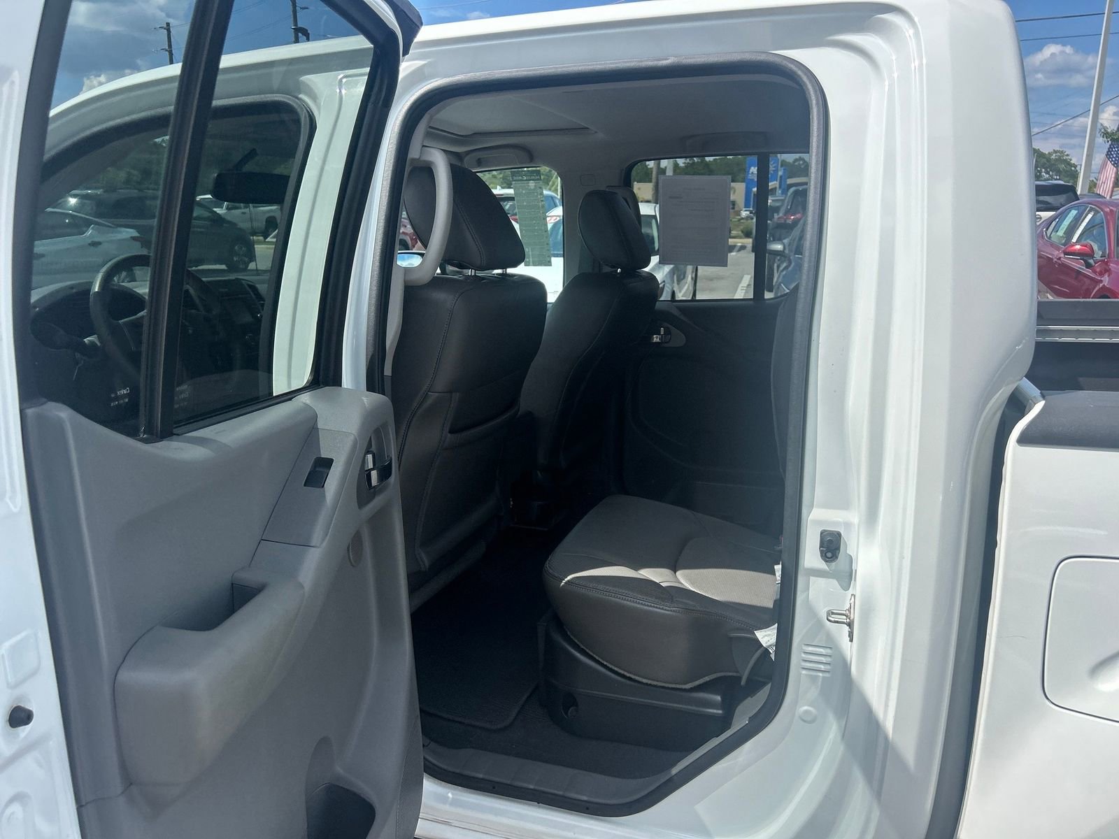 Used 2019 Nissan Frontier SL image 20