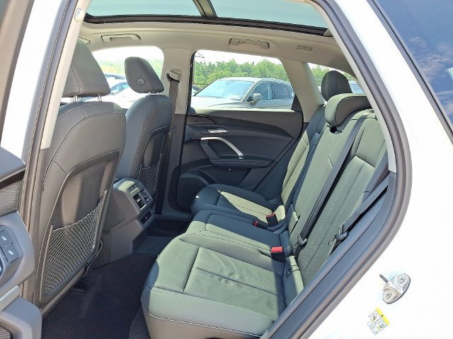 Used 2025 Audi Q5 Premium w/ Convenience Package AWD/4WD image 6