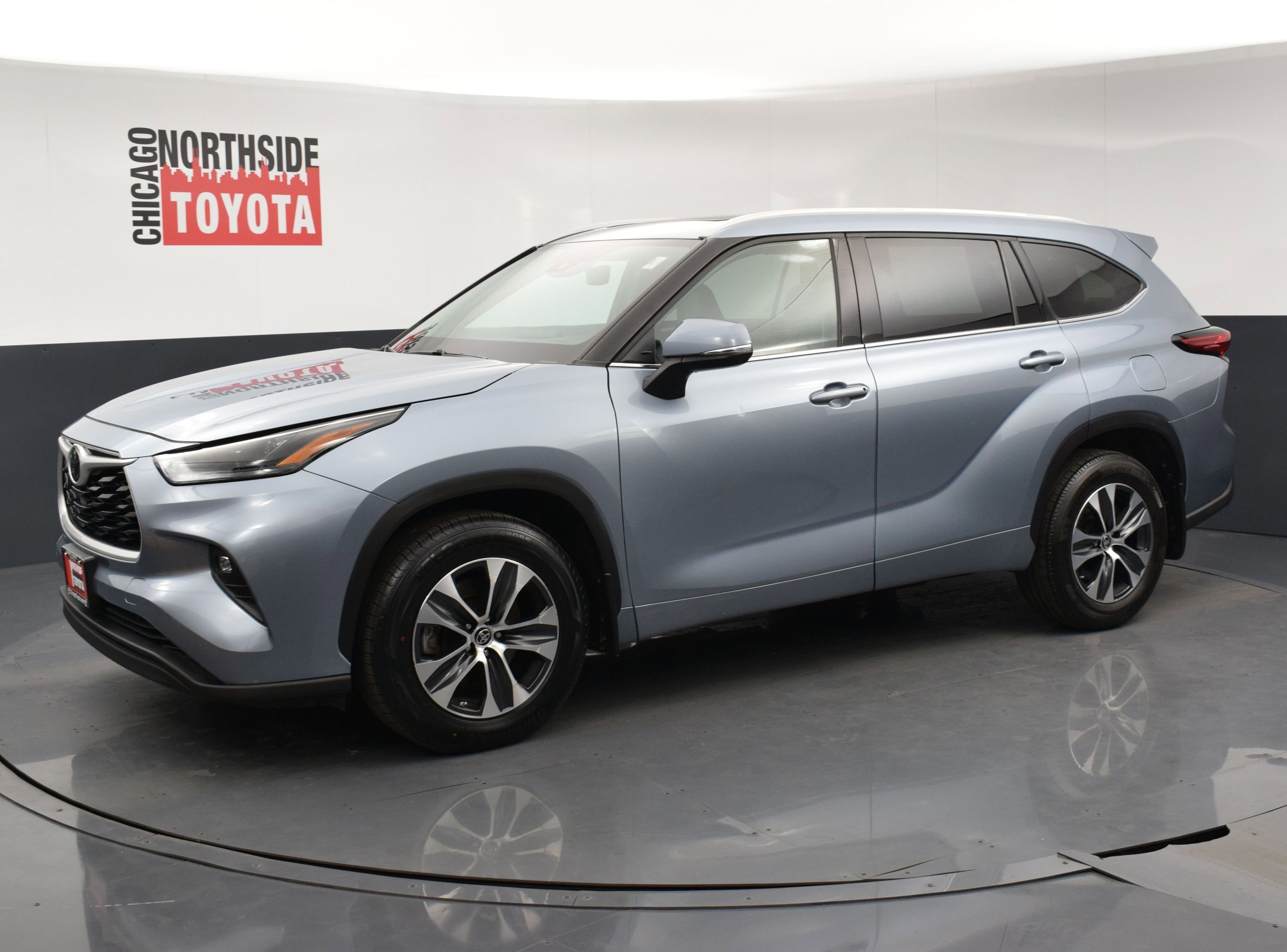 Used 2022 Toyota Highlander XLE AWD/4WD image 8