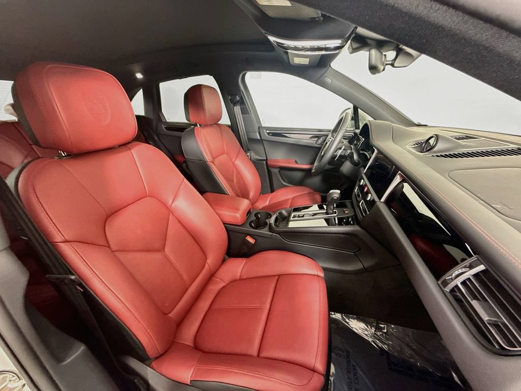 Certified 2026 Porsche Macan AWD/4WD image 28