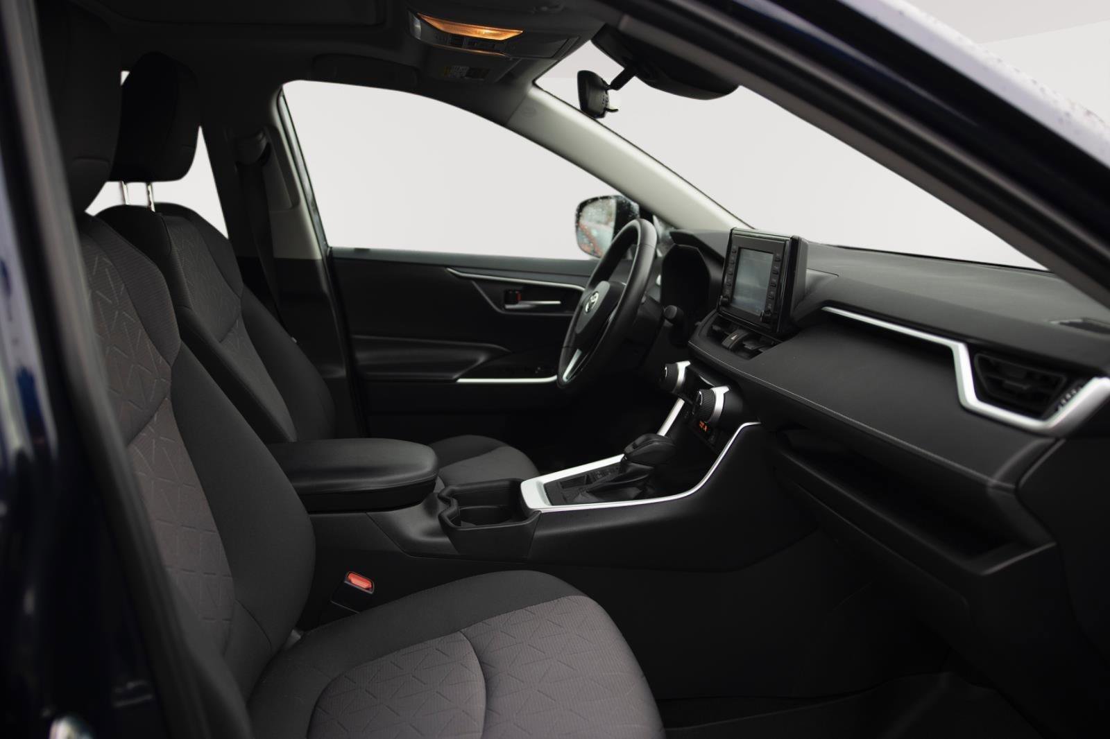 Used 2019 Toyota RAV4 XLE w/ Convenience Package image 16