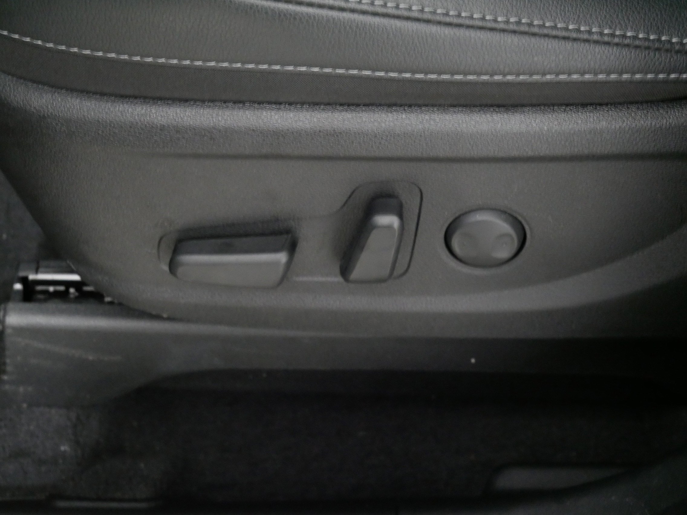 Used 2024 Kia Telluride EX w/ EX Captain's Chair Package image 20