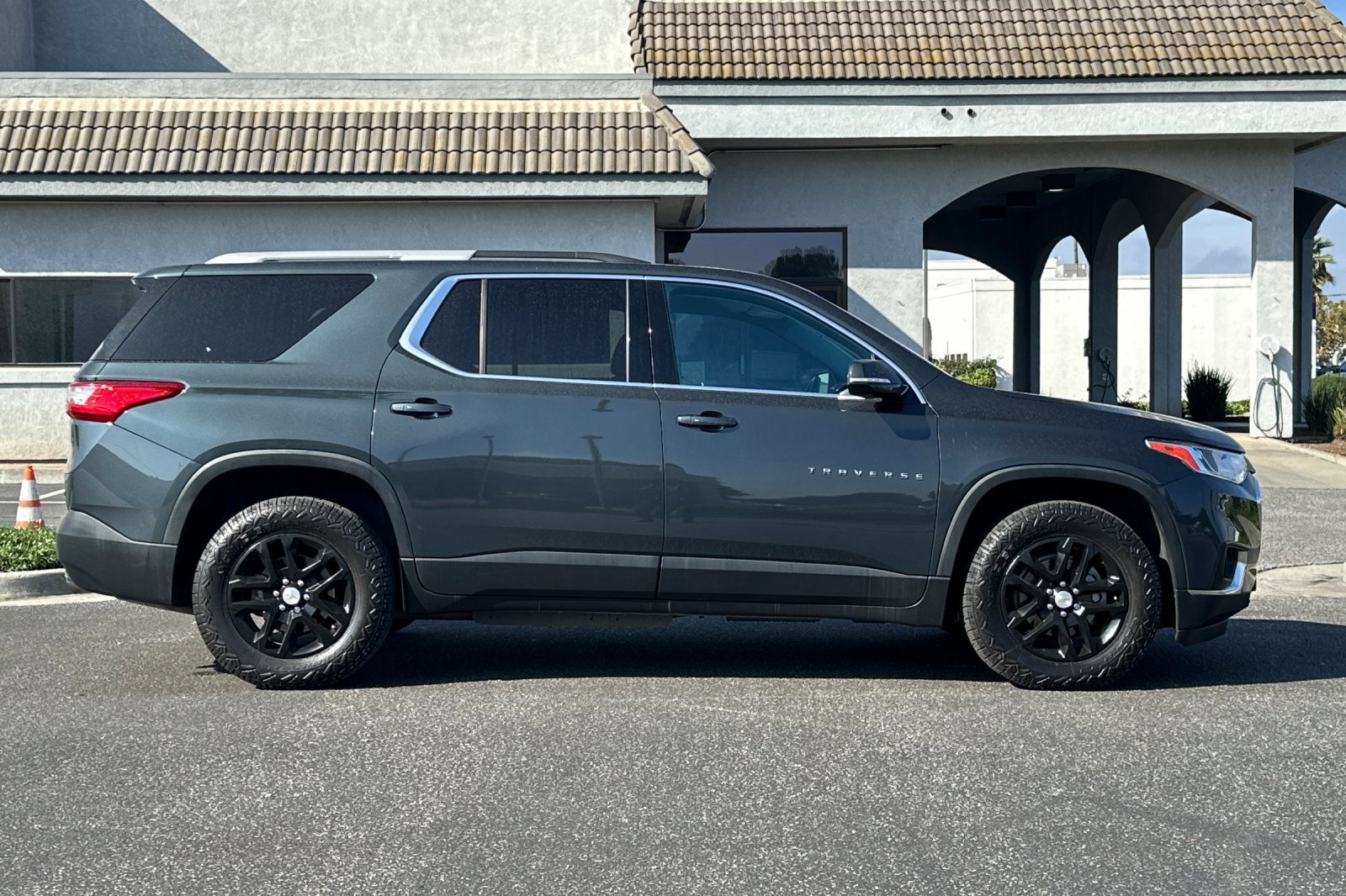 Used 2018 Chevrolet Traverse LT image 3