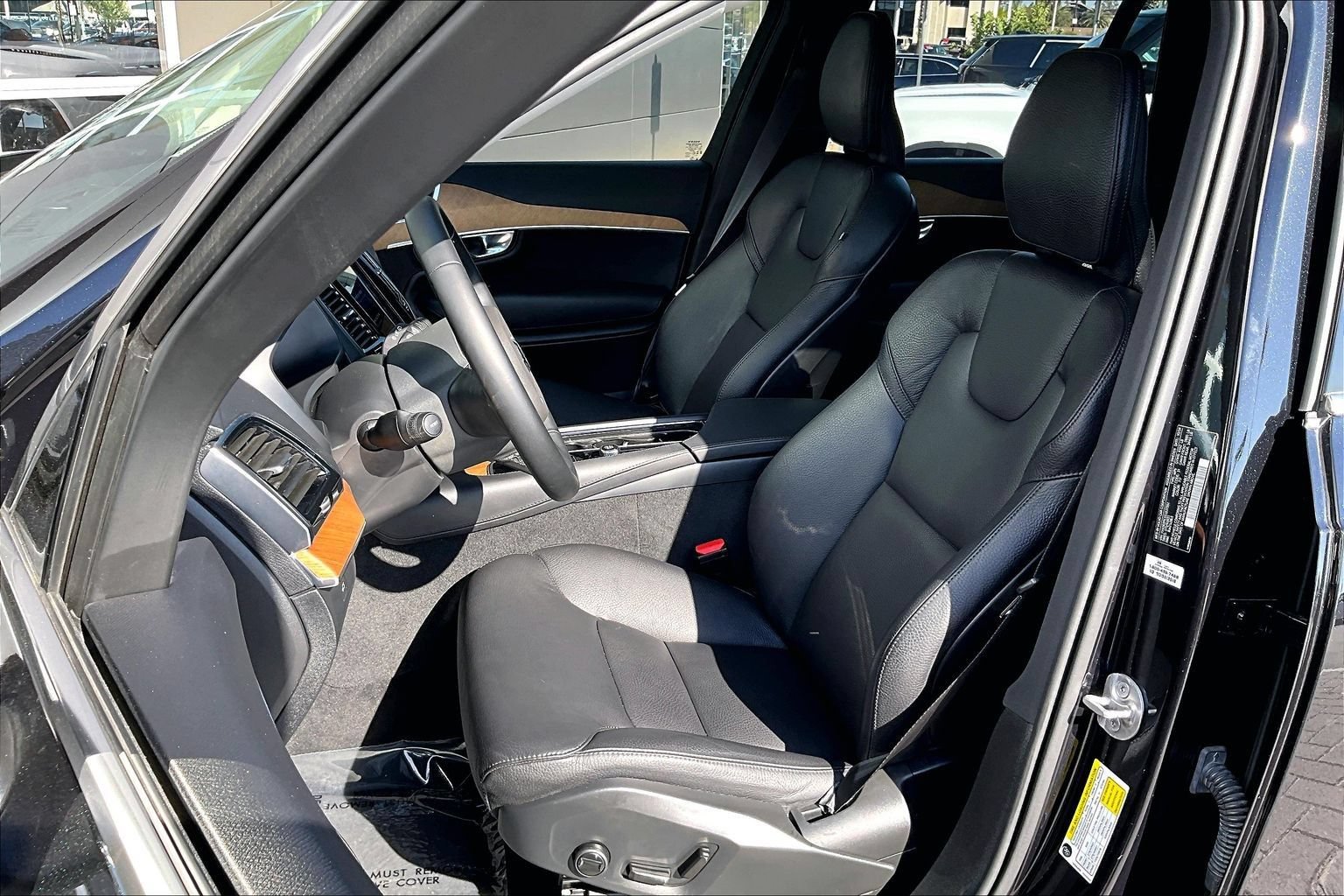 Used 2025 Volvo XC90 B6 Plus w/ Protection Package Premier AWD/4WD image 24