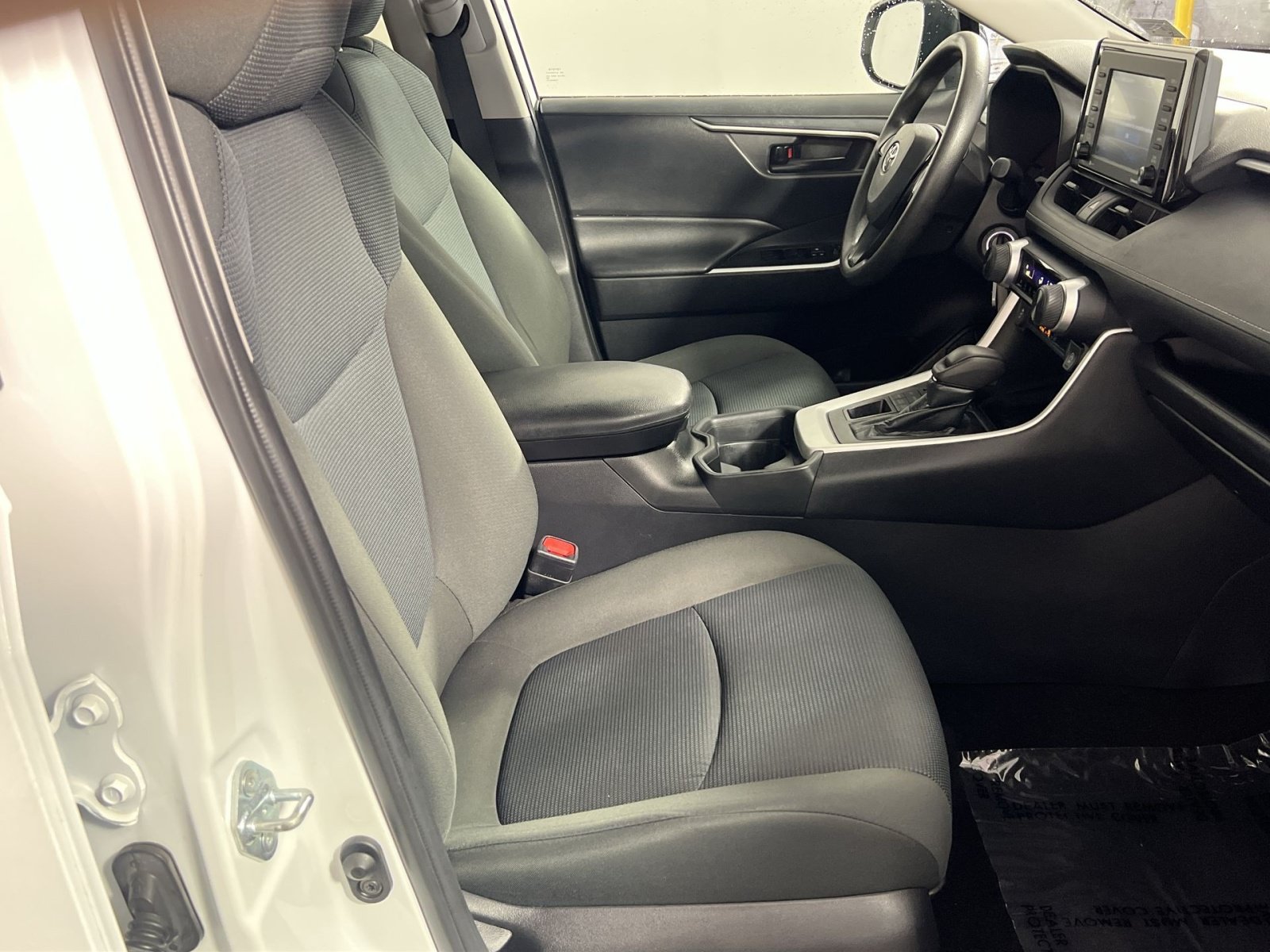 Used 2021 Toyota RAV4 LE AWD/4WD image 27