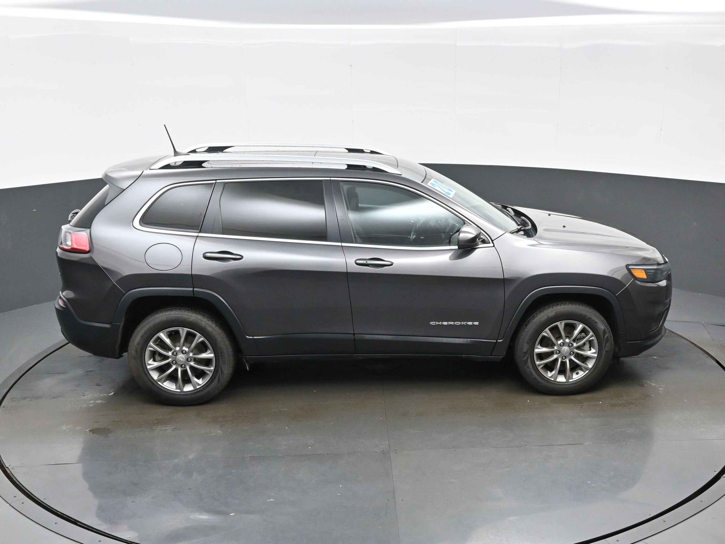 Used 2020 Jeep Cherokee Latitude Plus w/ Comfort/Convenience Group image 40