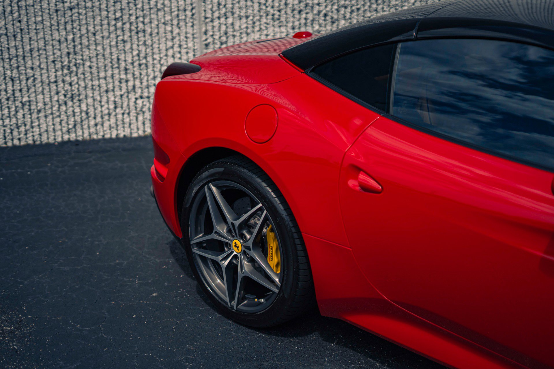 Used 2016 Ferrari California T RWD image 13