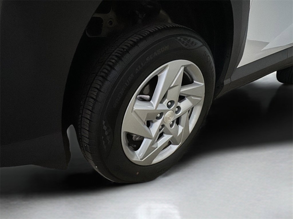 Certified 2025 Hyundai Kona SE image 4