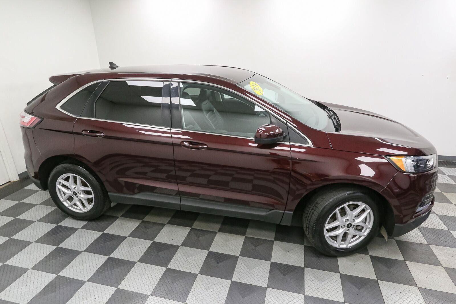 Used 2024 Ford Edge SEL AWD/4WD image 5