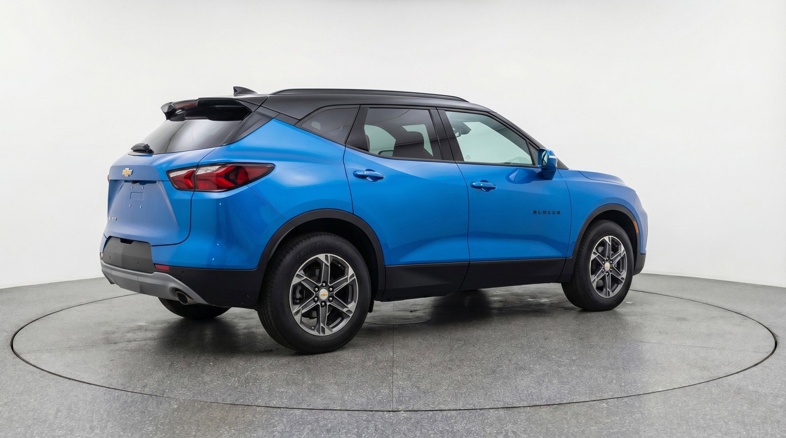 Used 2025 Chevrolet Blazer LT FWD image 9
