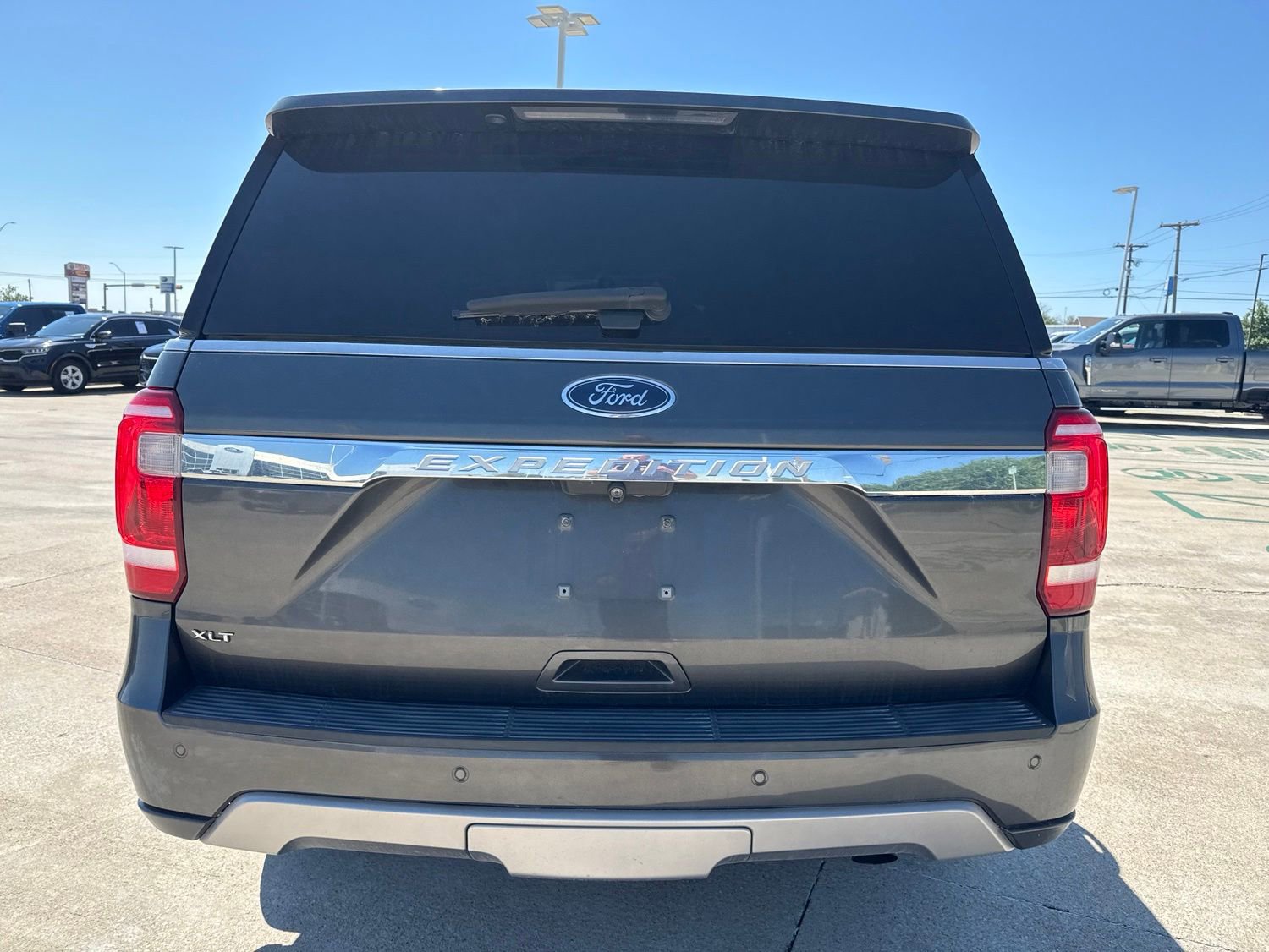 Used 2019 Ford Expedition XLT w/ Equipment Group 202A RWD image 4