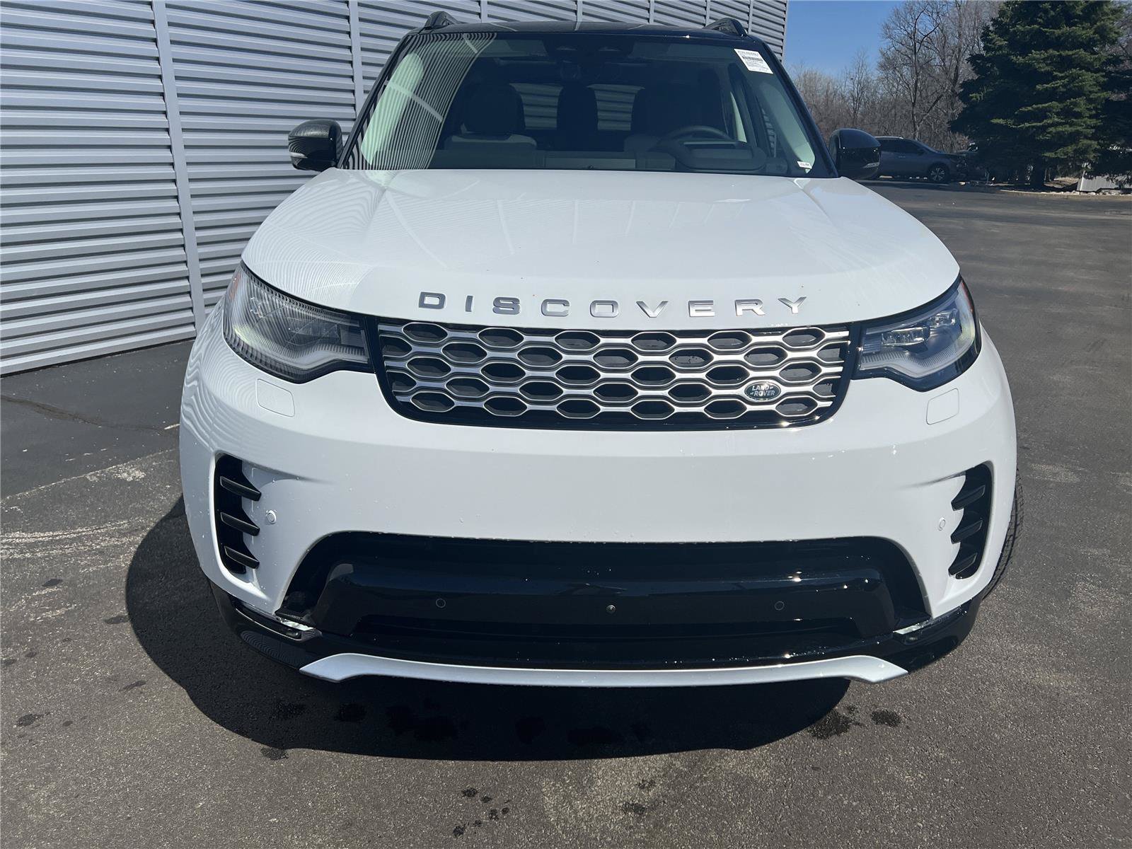 New 2026 Land Rover Discovery Limited Edition AWD/4WD image 4