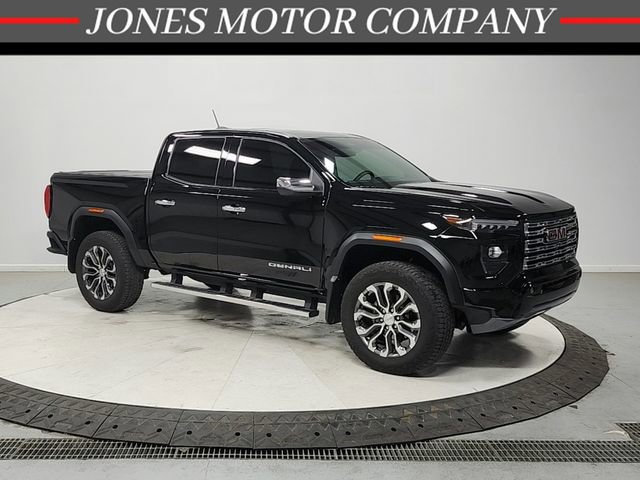 Used 2025 GMC Canyon Denali AWD/4WD image 1