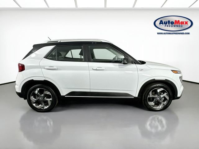 Used 2023 Hyundai Venue Limited image 9
