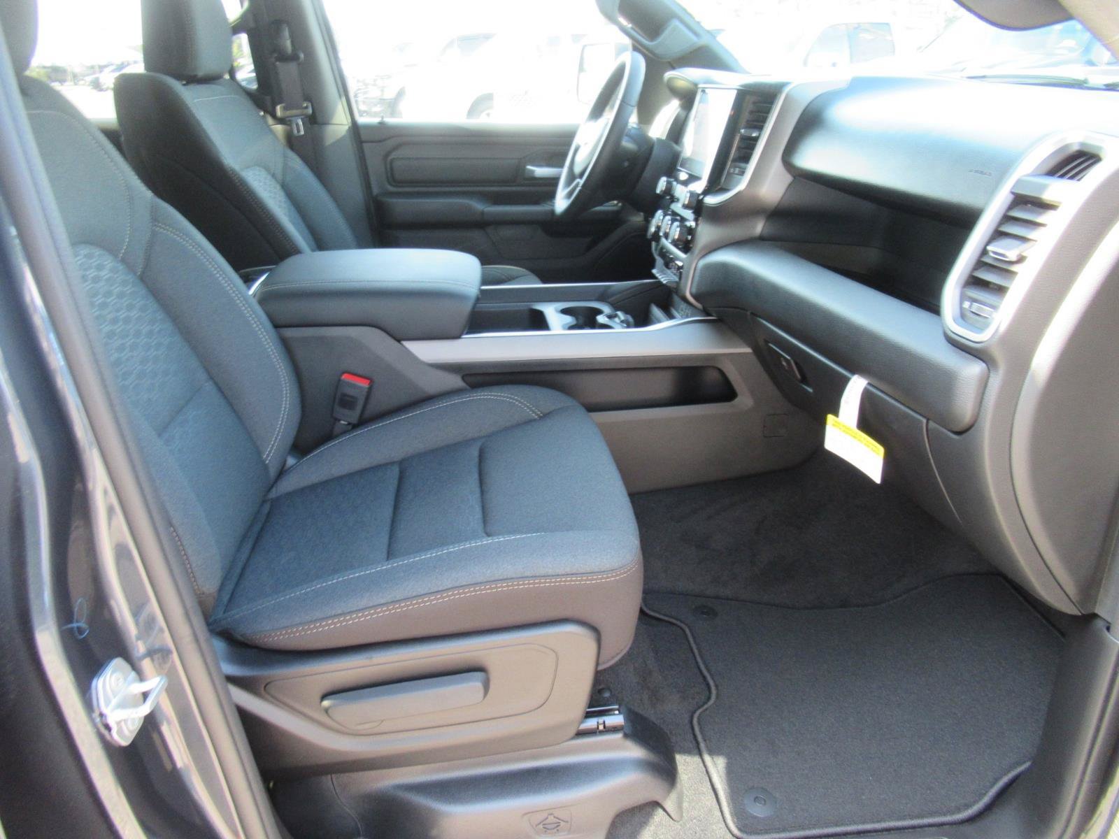 New 2026 RAM 1500 Express AWD/4WD image 11