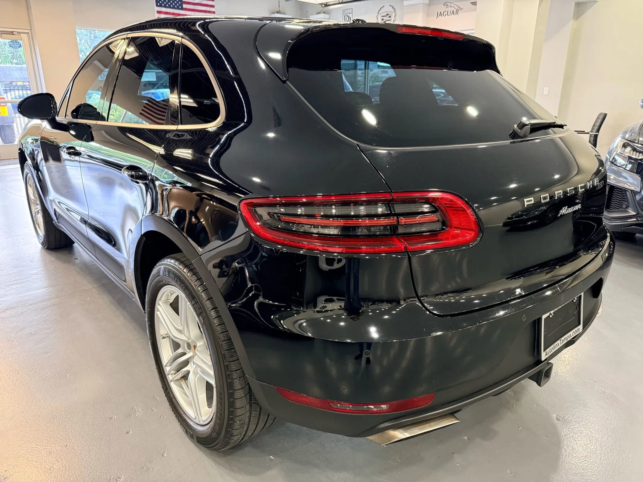 Used 2018 Porsche Macan Sport Edition image 5